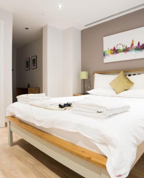 Barbican Serviced Apartments By Lovelystay Londra Esterno foto