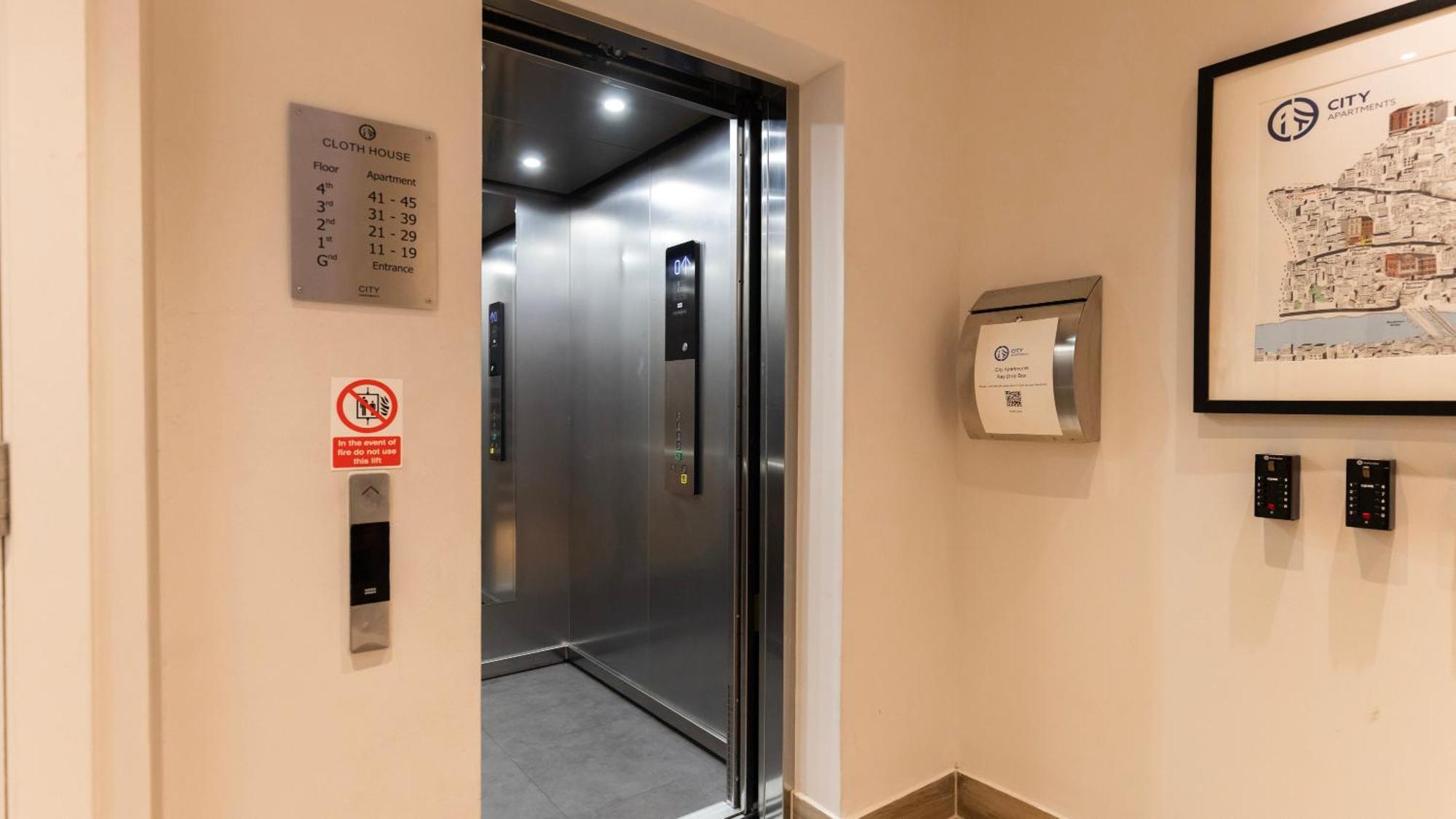 Barbican Serviced Apartments By Lovelystay Londra Esterno foto